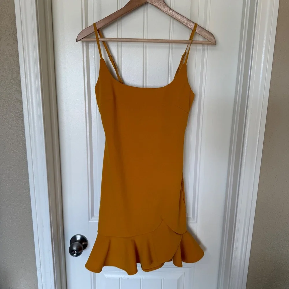 White Fox Mini Dress Women‎ XS Mustard Yellow Excellent Ruffle Spaghetti Strap
